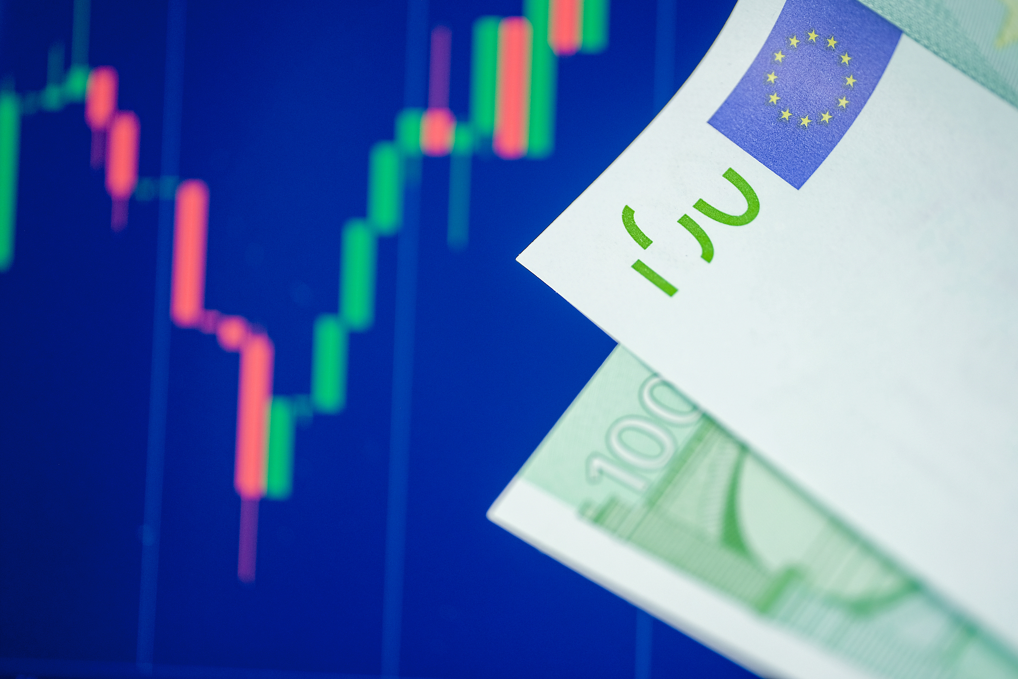 the concept of the fall and growth of the euro exchange rate. on