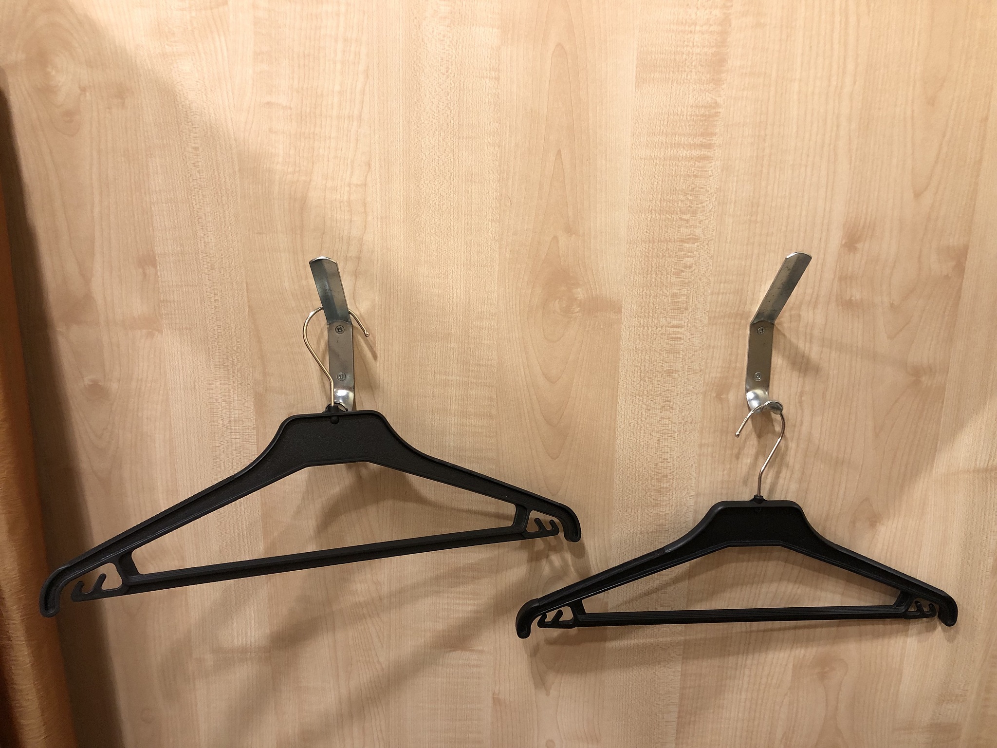 请列出10个多功能拖把挂钩架吸引客户的商品标题文案