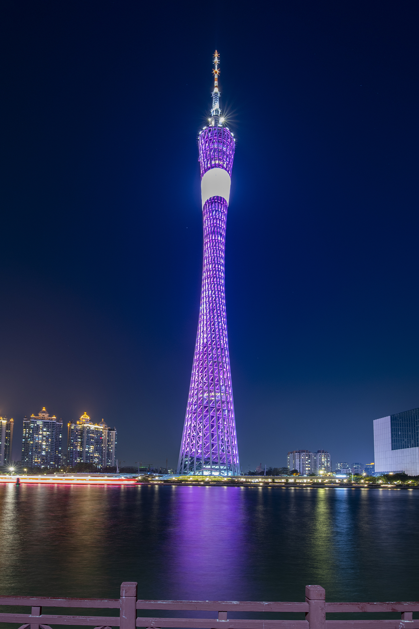 中国广州地标建筑广州塔夜景