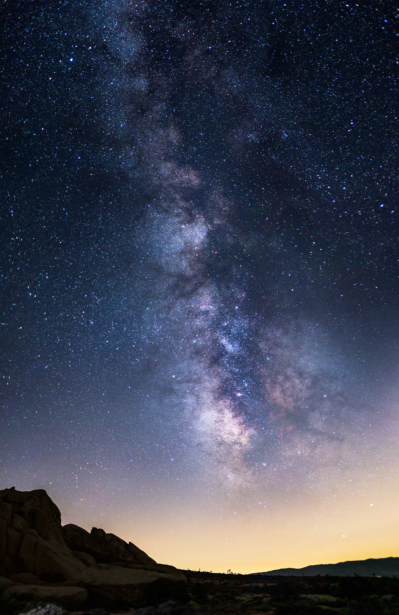 night sky showing the milky way galaxy and stars