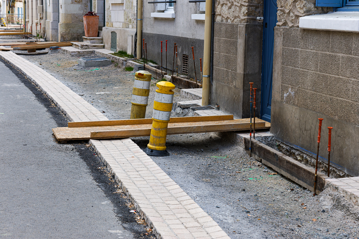 老旧小区改造难题：地下不明管线如何规避方案调整？