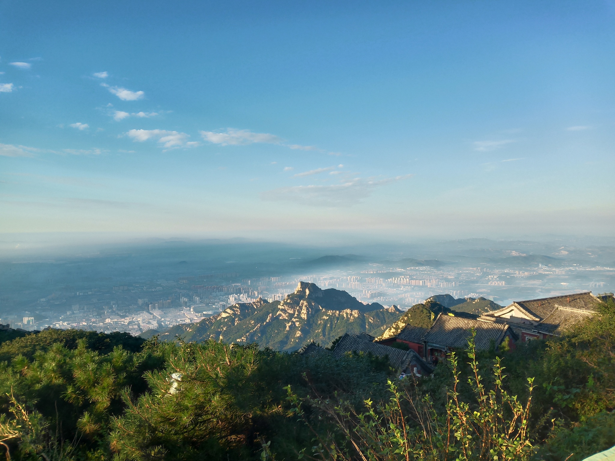 帮我拟定一个从佛山南海区去爬泰山的旅游攻略要详细的