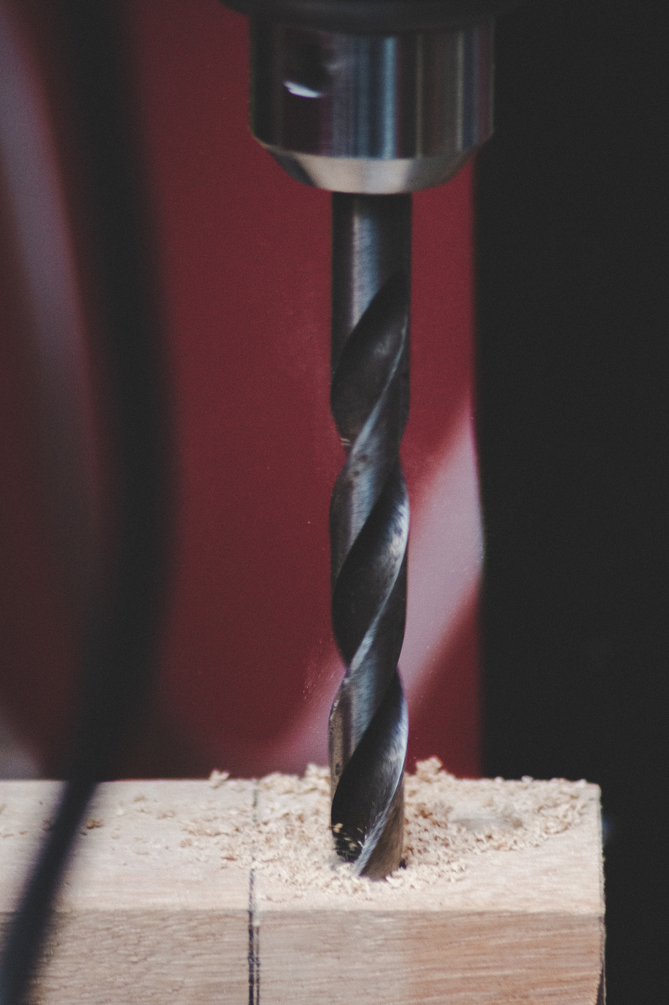 侧孔机开定槽时钻头不到位