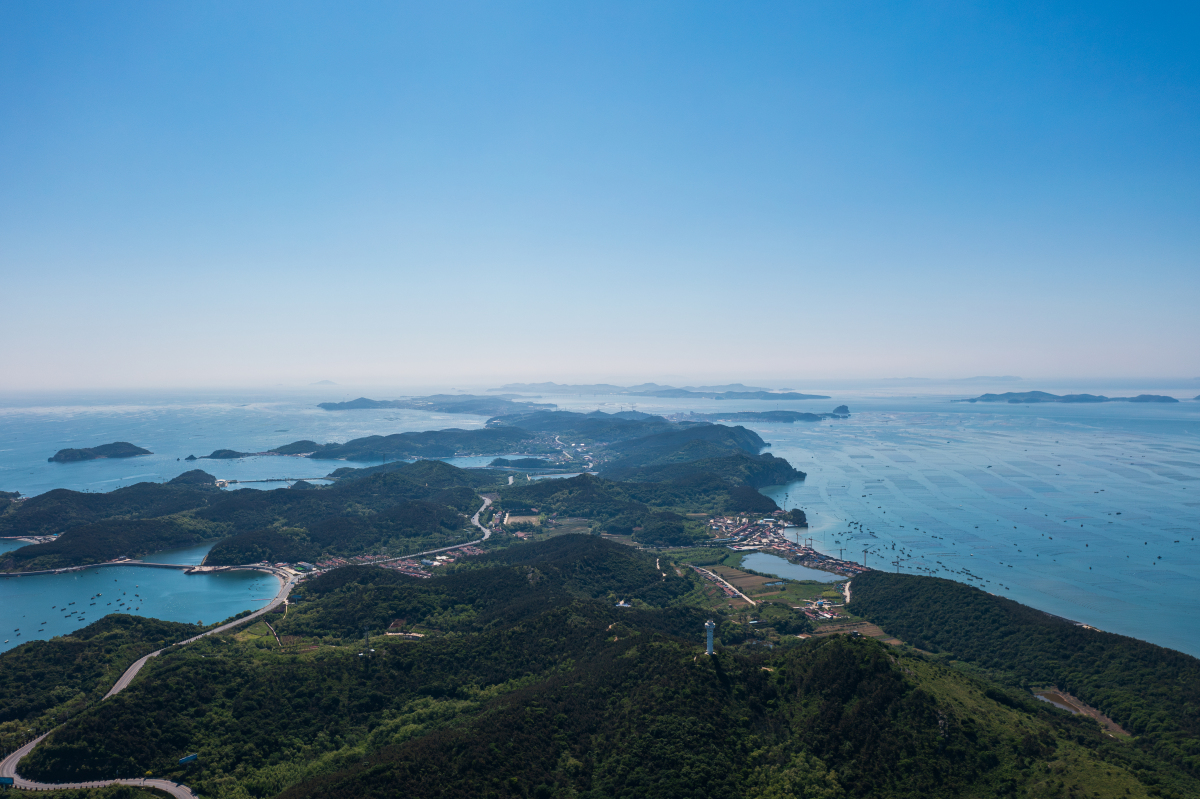 我觉得用:海滨之城,浪漫之都来形容大连,不为过!