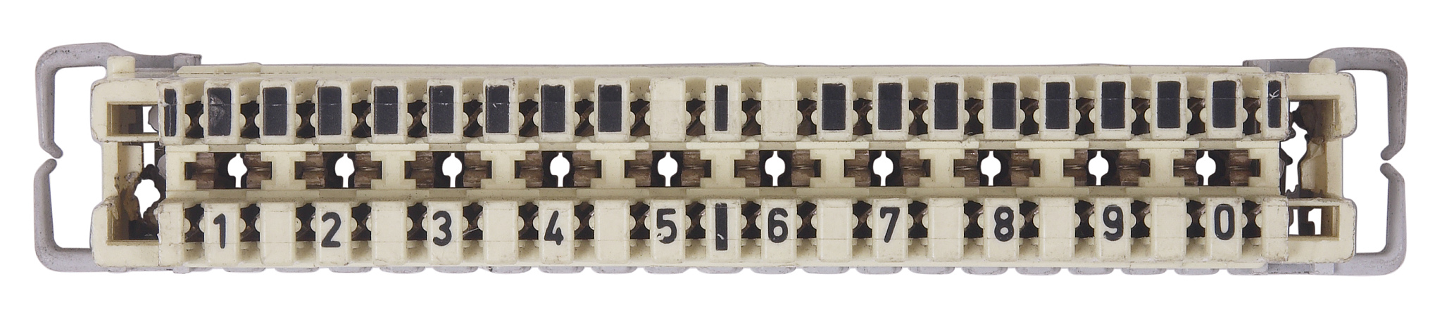 客户是电子产品商店，我们能提供其中的Sockets and Jacks，我们能提供一站式的服务，帮助客户成为高质量元器件采购的市场领导者.用英文撰写一封开发邮件