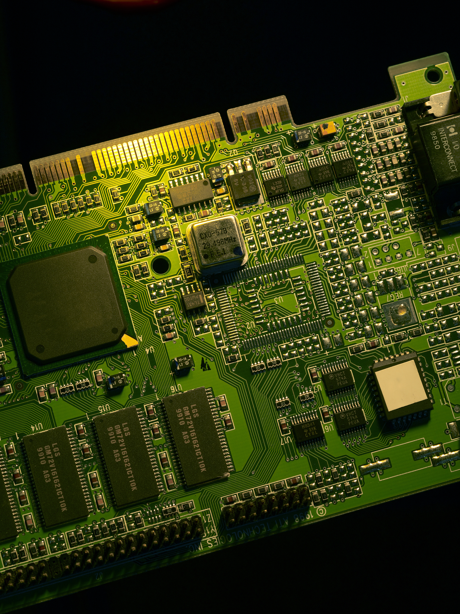 把下面一段字翻译成英文：树莓派4B树莓派4B采用了15GHz的四核ARM Cortex-A72处理器配备了1GB、2GB或4GB的LPDDR4内存。它还具有两个Micro HDMI接口可支持4K分辨率的显示输出。此外它拥有两个USB 30接口和两个USB 20接口以及千兆以太网、双频Wi-Fi和蓝牙50无线连接。该设备还提供了GPIO引脚可以与各种传感器、执行器和其他外部设备进行连接和控制。树莓派