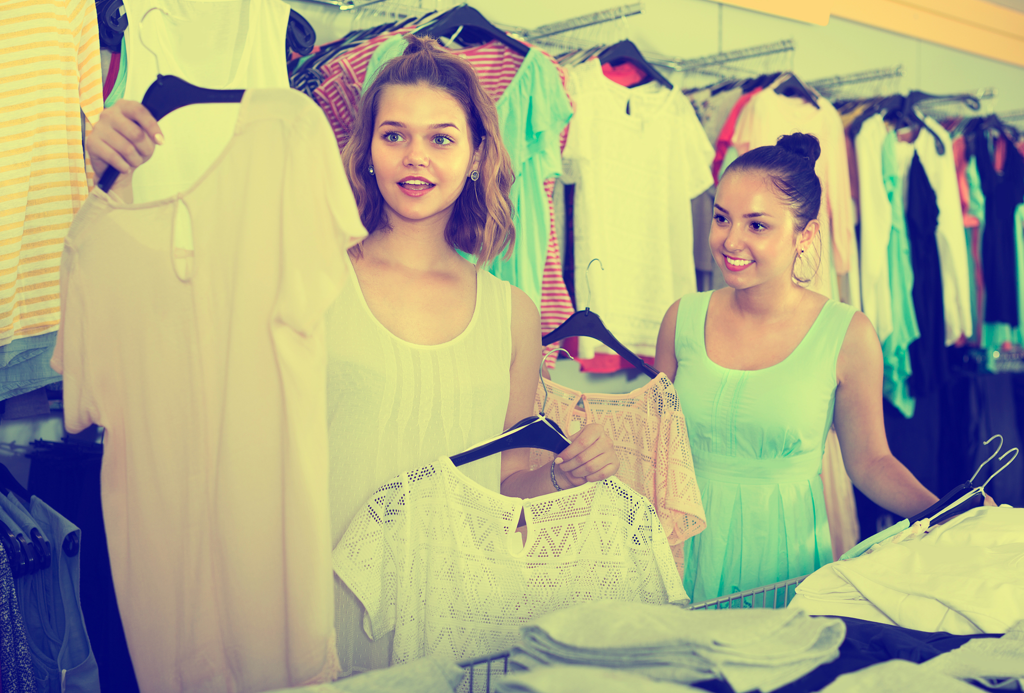 girlfriends are choosing new clothes