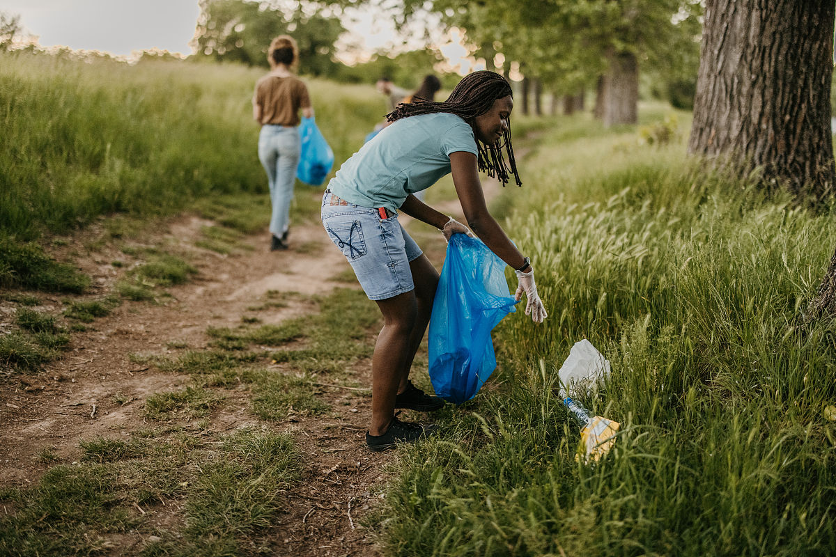 详细说明高中生通过什么途径向周围人宣传森林保护知识提高公众对森林保护的认识和意识。