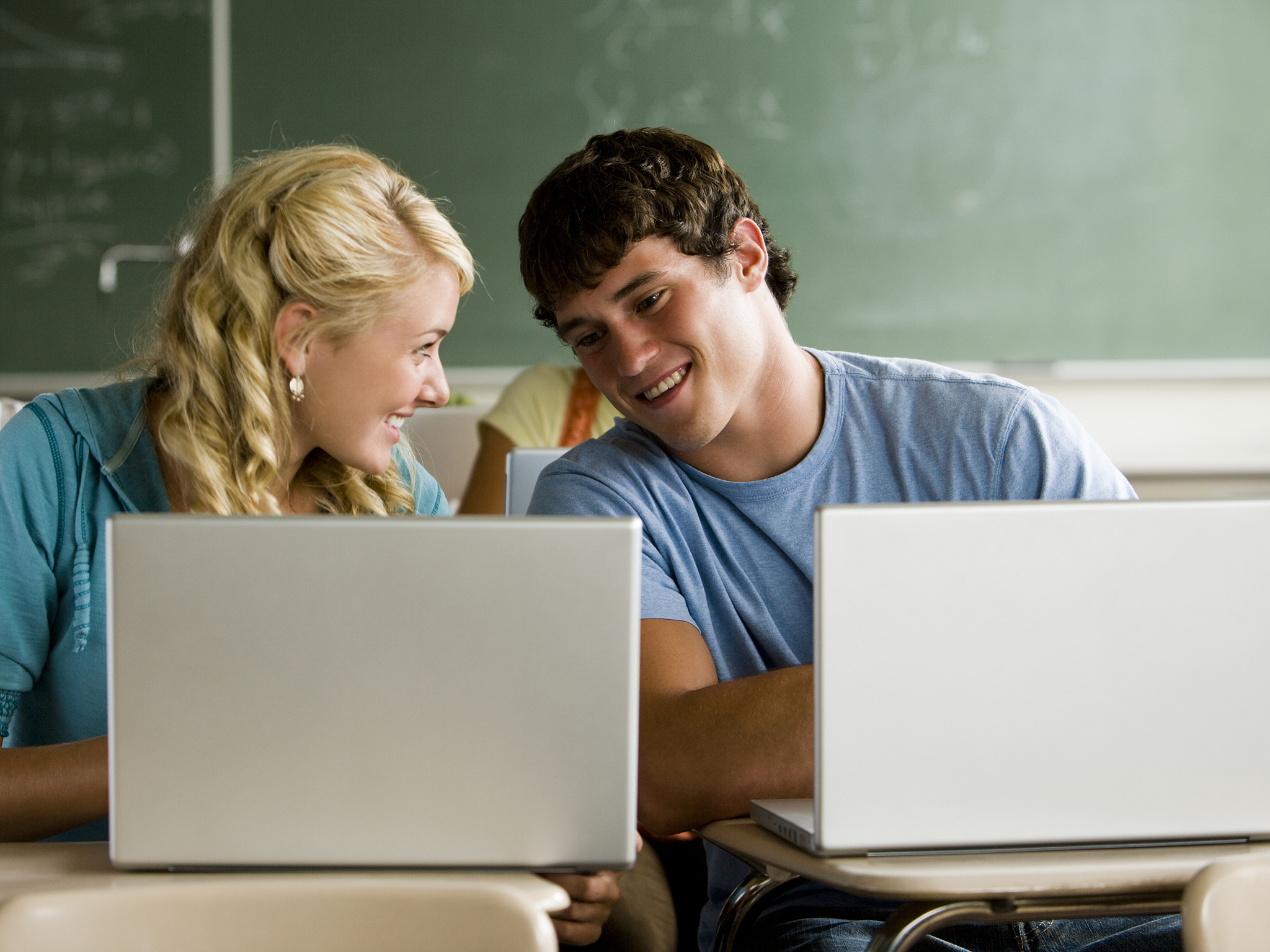 十堰高级技工学校2021年招生专业：机械制造、电子信息、计算机应用、汽车维修等