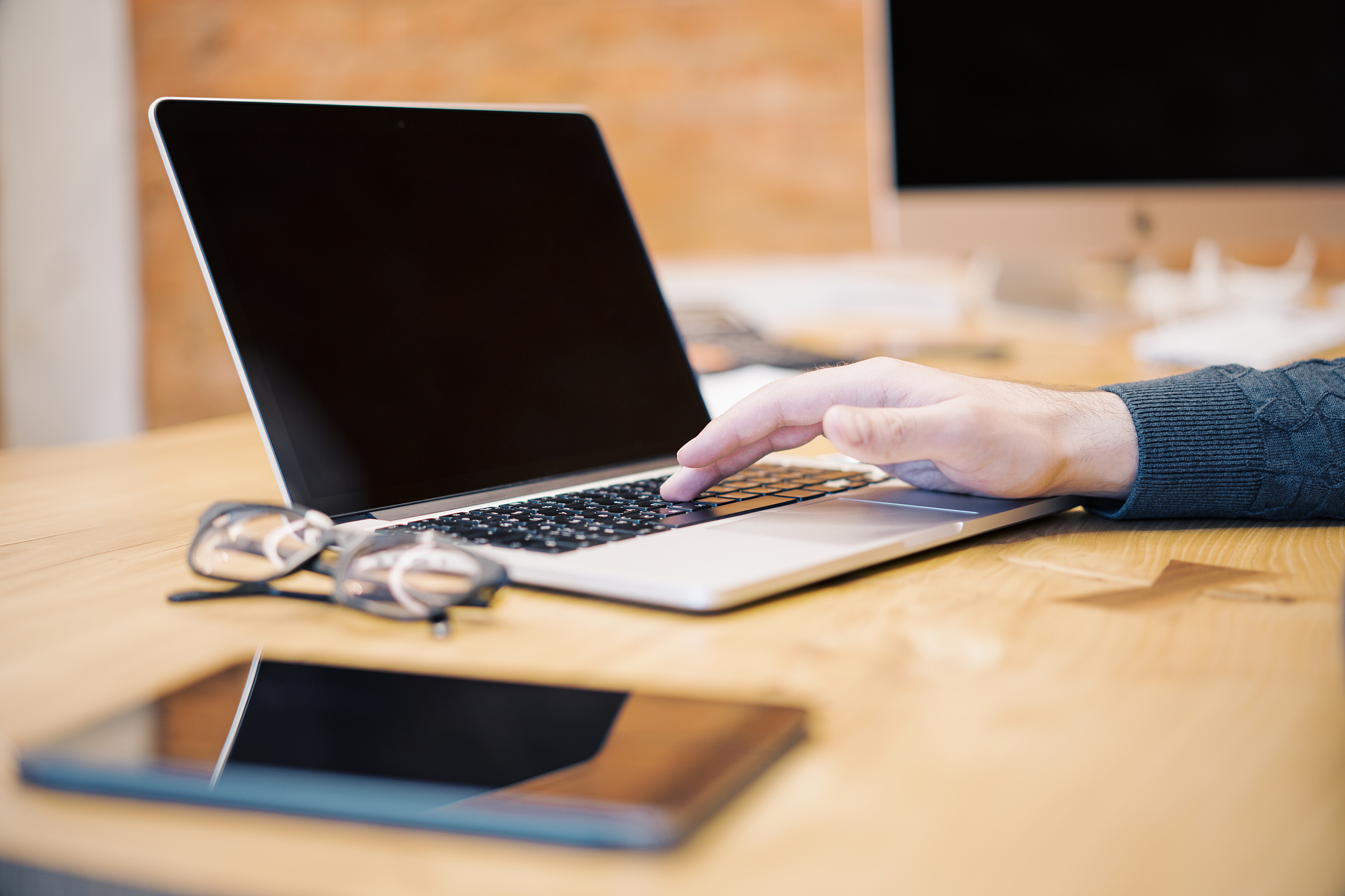 man using empty notebook screen on desk