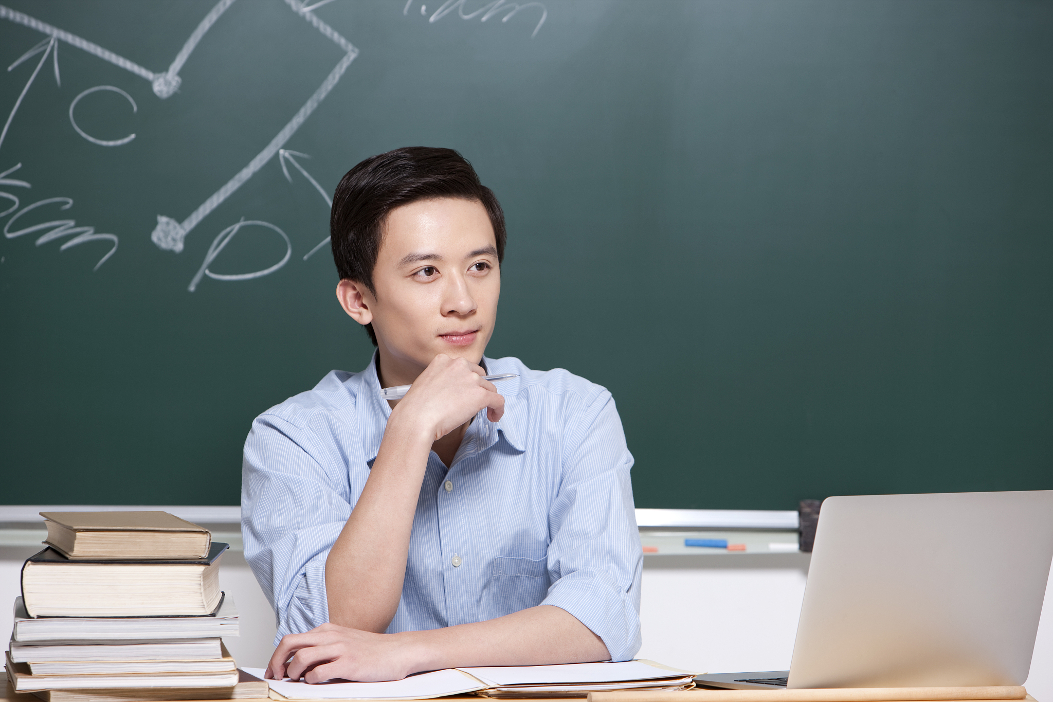 入职两年教师：专业发展初级阶段的特点与提升建议