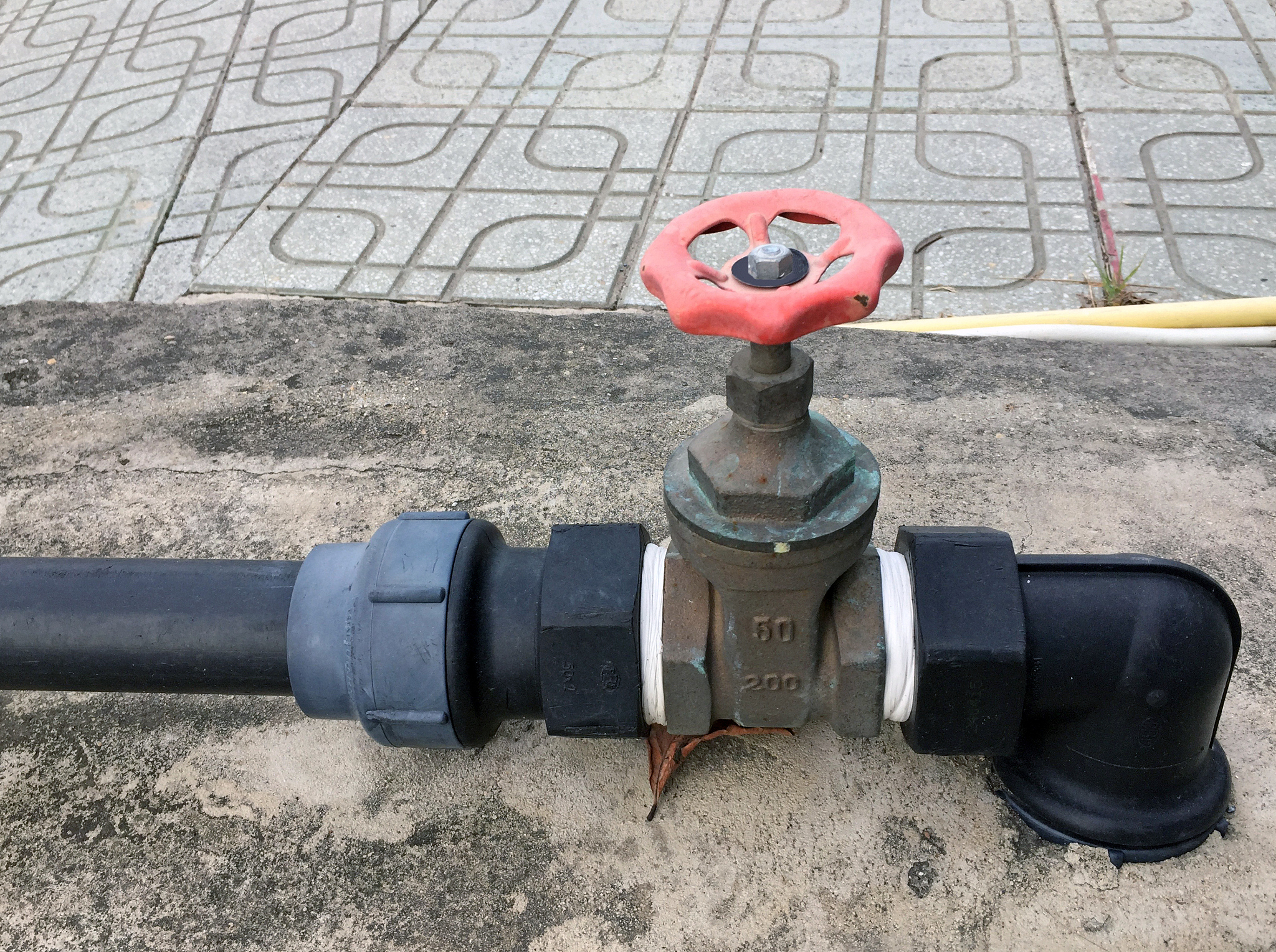 1、指出水头调节器内的液面与哪些管道的液面齐平为什么