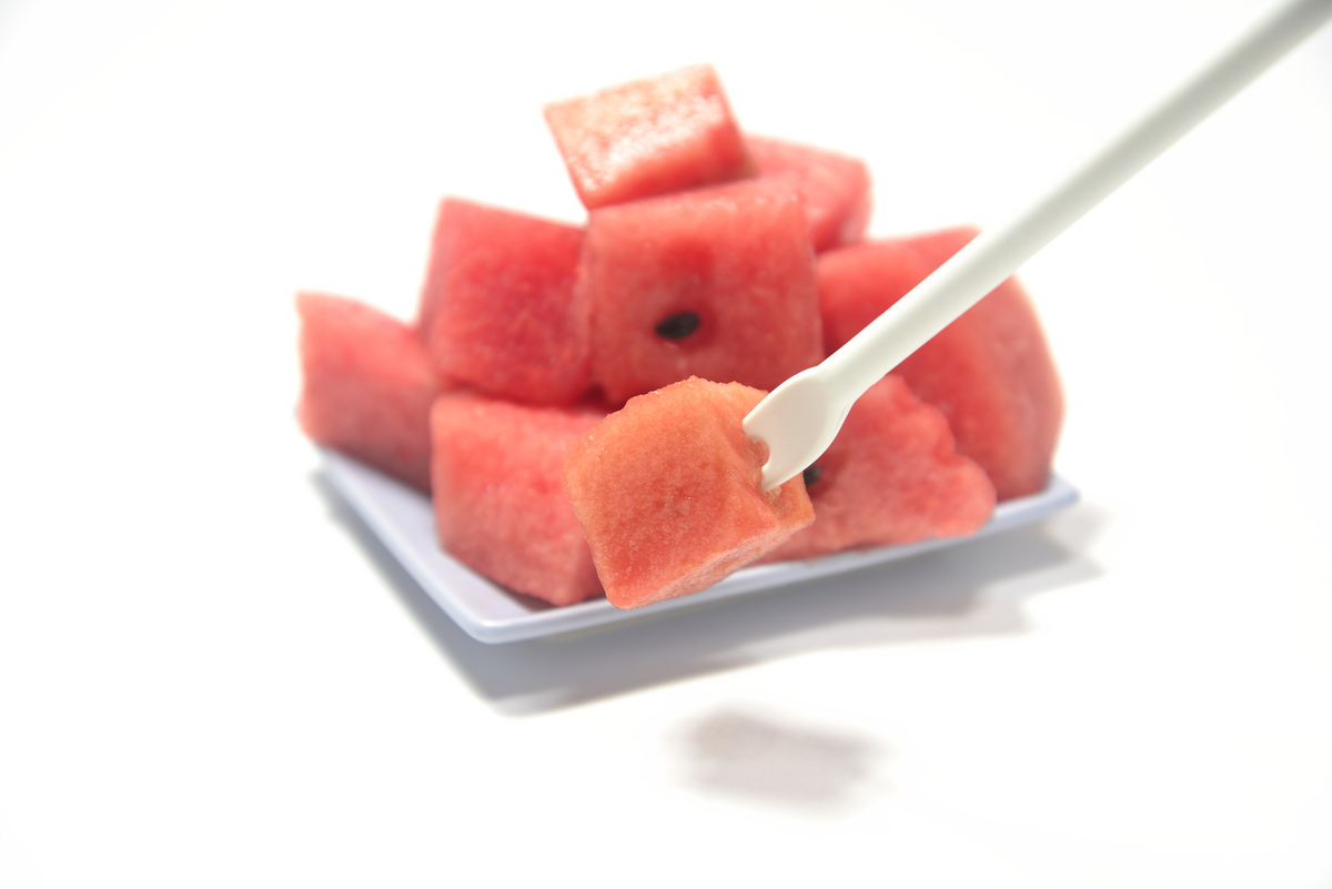 我需要你作为一名SEO帮助我把对应的关键词变为包含多个需求且吸引人的SEO长标题但要注意长标题不可以是疑问句以下是内容：促排吃西瓜有没有影响