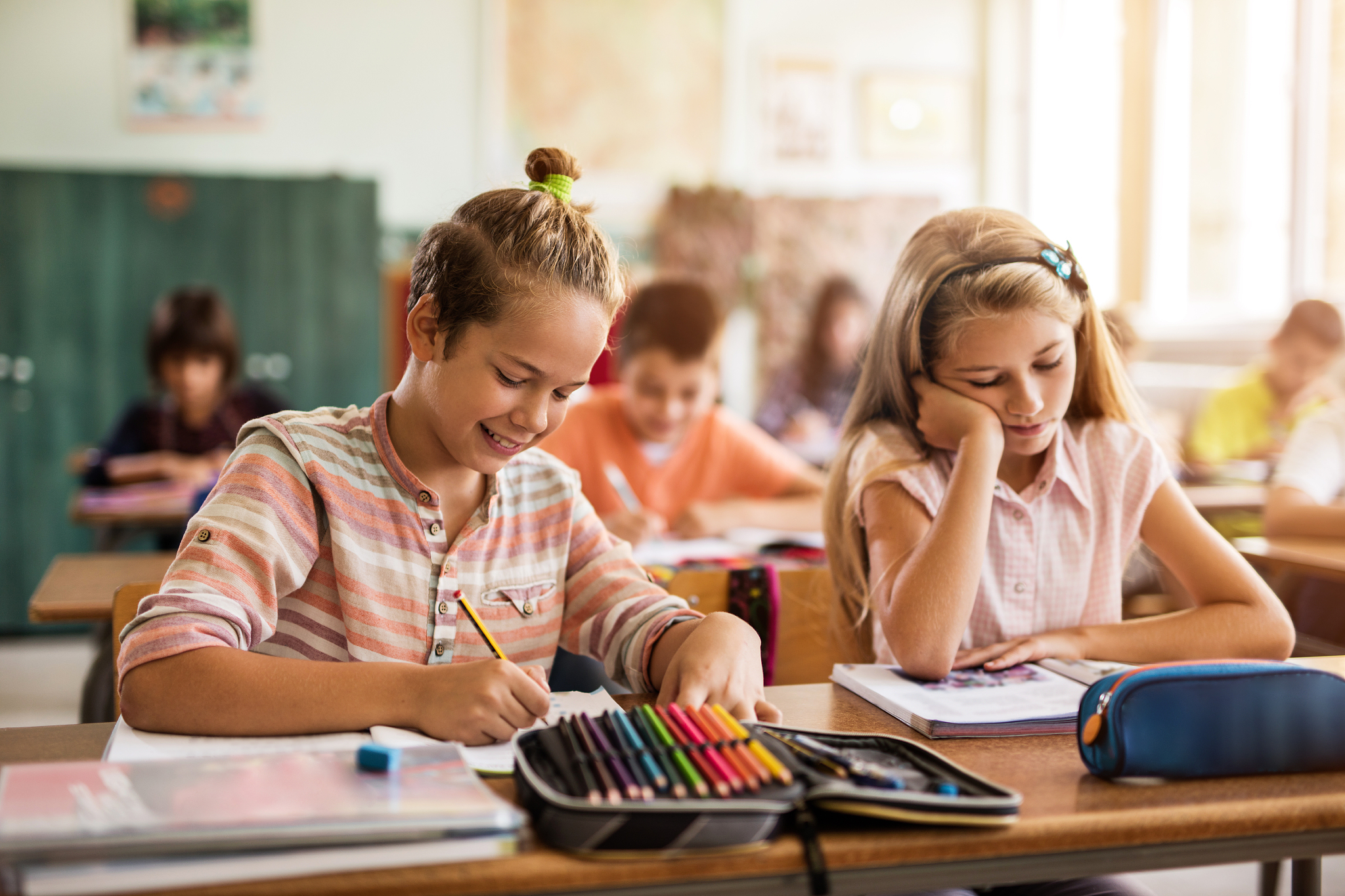 请帮我详细分析比较中国和英国在教学和学习方法上的不同之处
