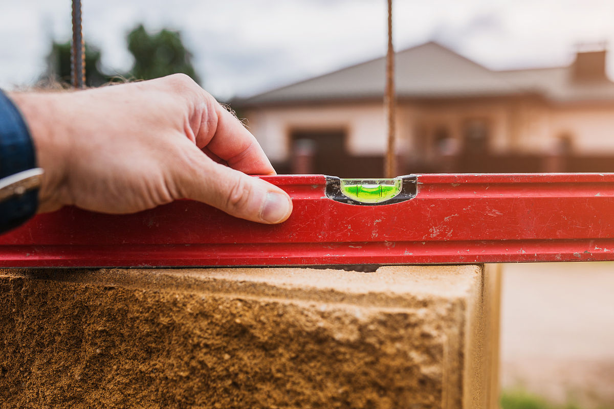 请对论文《工程施工中建筑材料的选择及质量控制策略研究》的32 建筑工程施工材料质量控制现状进行写作保证其内容合理性和逻辑性不要乱写 ：