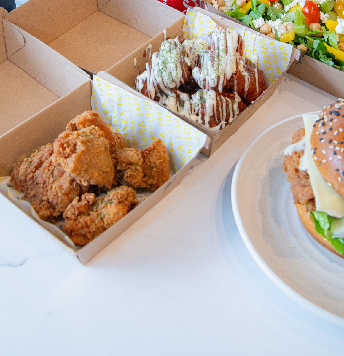 我邀请一位同学到麦当劳吃午饭。他不喜欢麦当劳。我建议去新开的川菜馆。他接受了邀请。用英文模拟我们的对话不少于八个回合