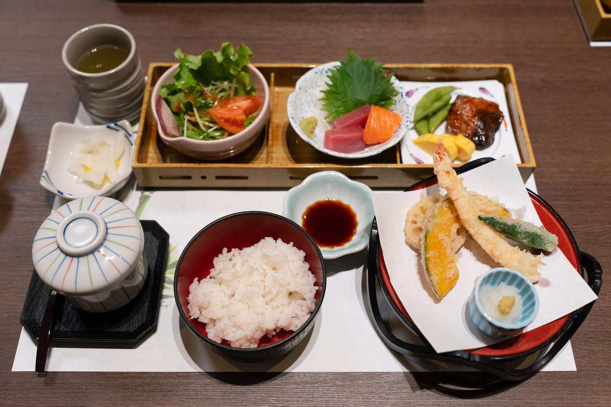 100字的中文美食点评关于日本北海道茶泡饭