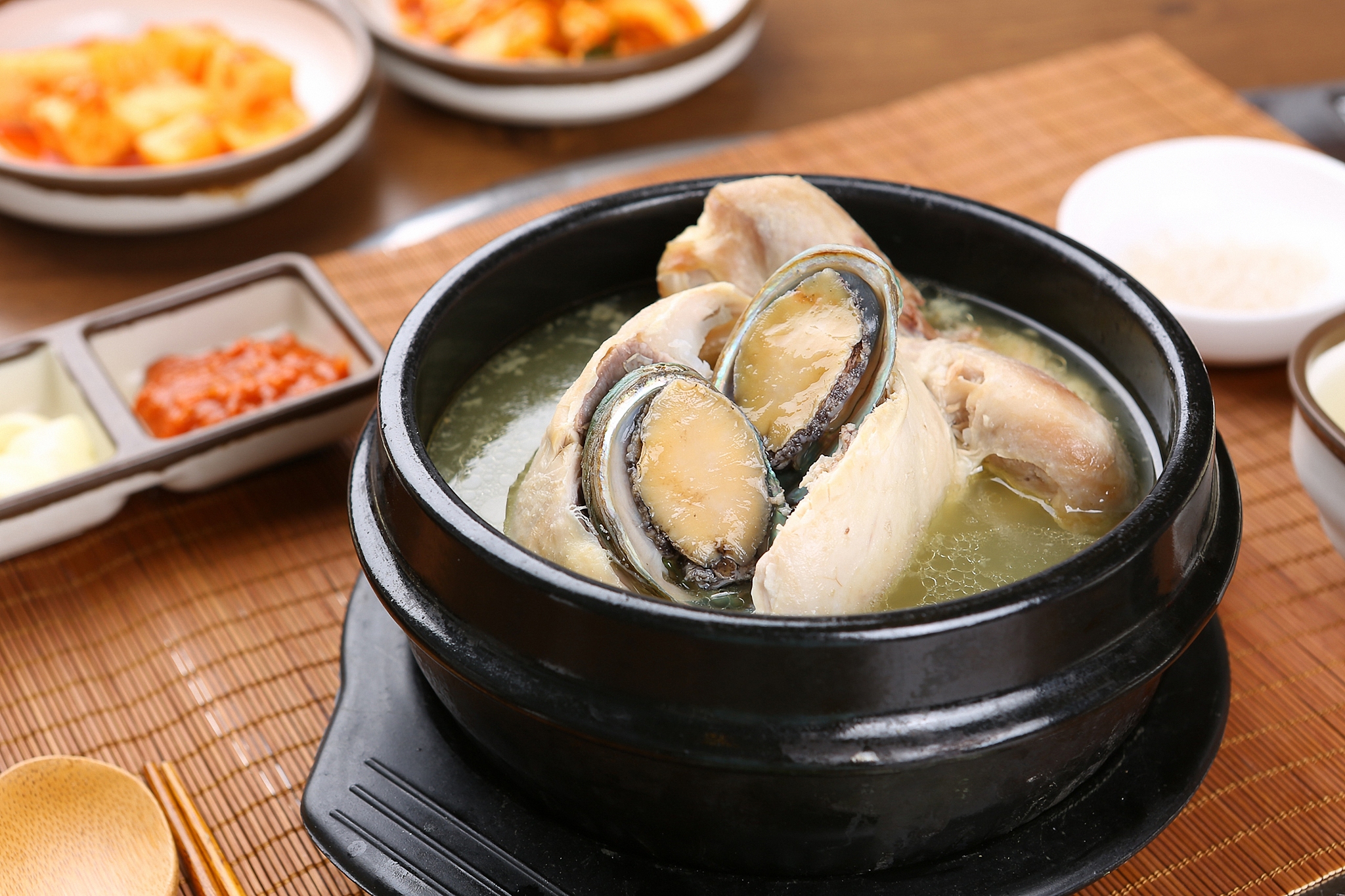 鲍鱼煲鸡汤鲍鱼壳也要放进去吗