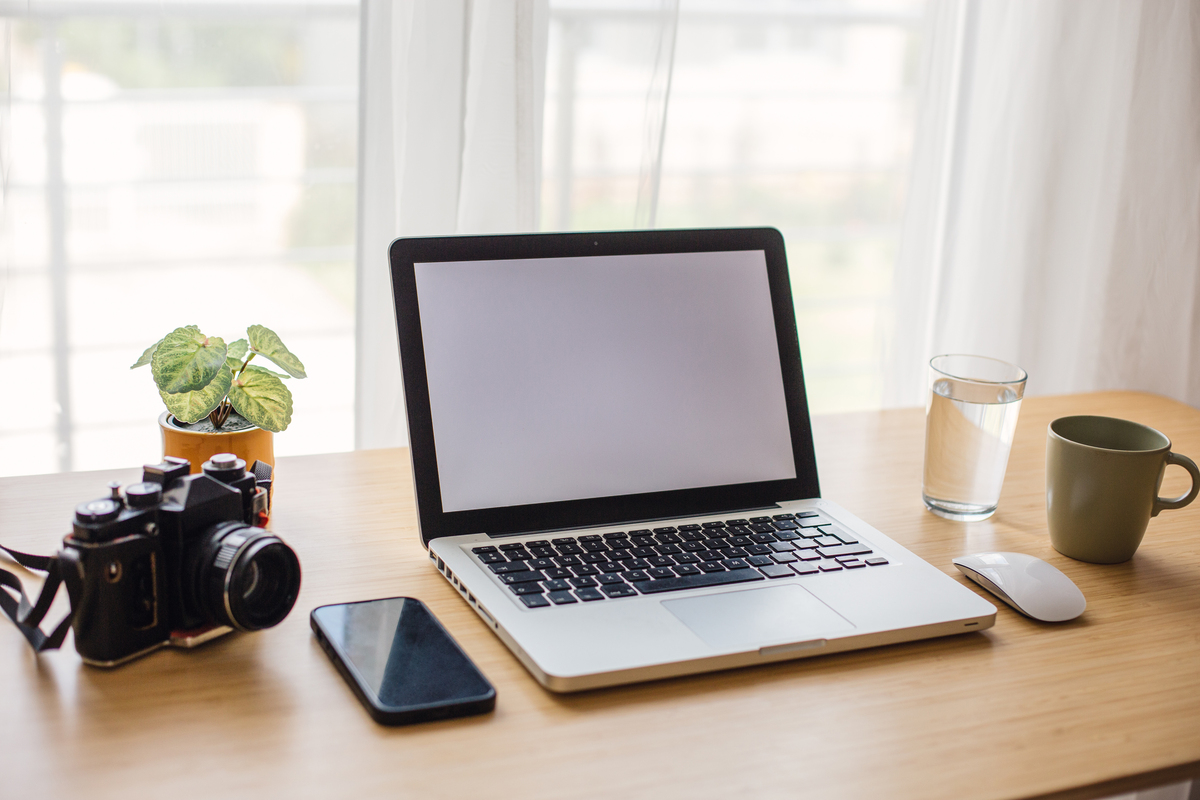 笔记本电脑：轻巧便携，多功能选择