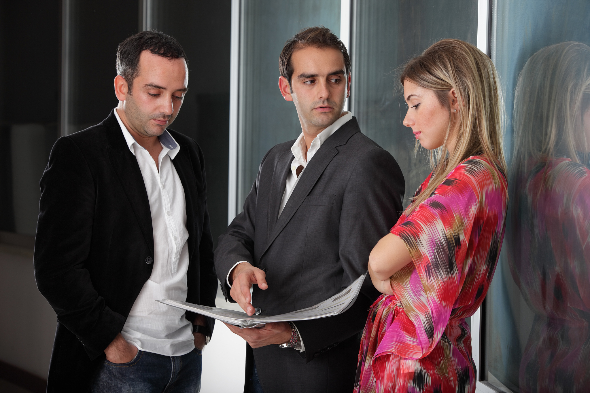 关于西方礼仪的特征和表现形式的论文要求3000字