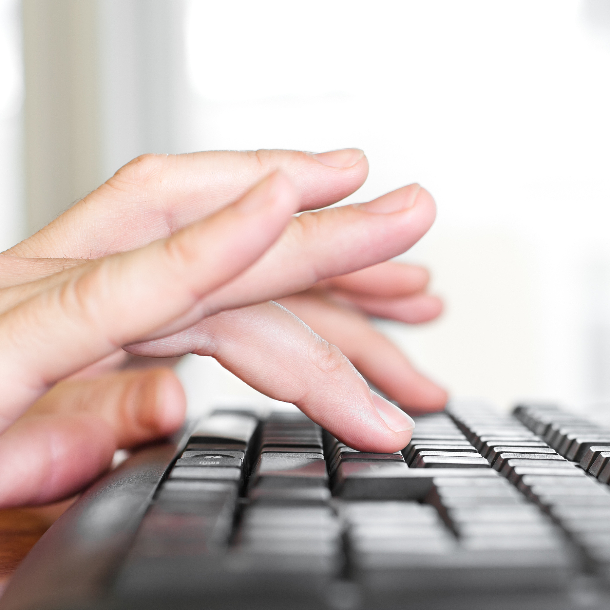 手指灵活性训练：增强力量、按摩技巧和钢琴演奏技巧