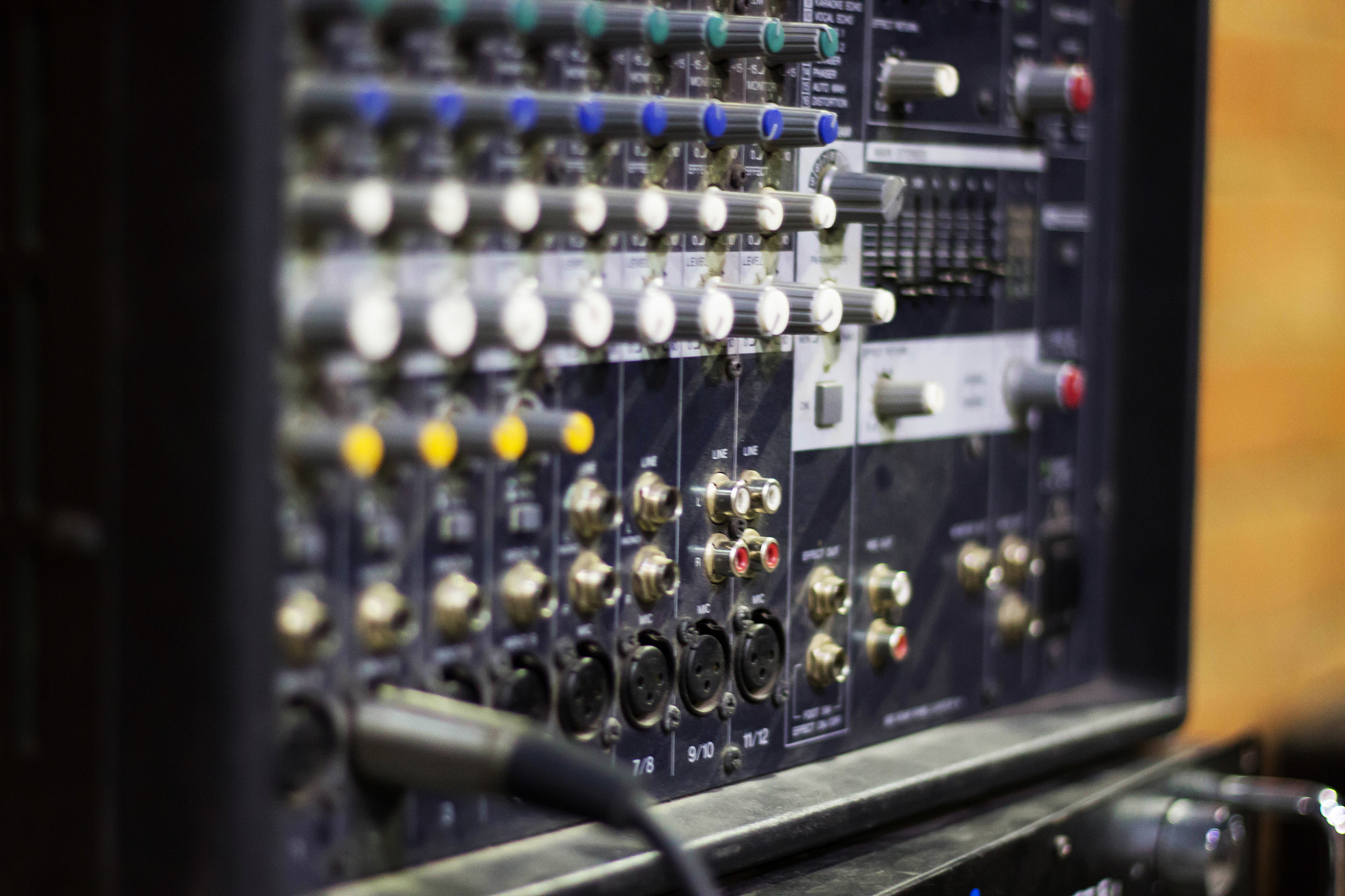 基于OPTISYSTEM的拉曼光纤放大器特性研究 英文论文2000字