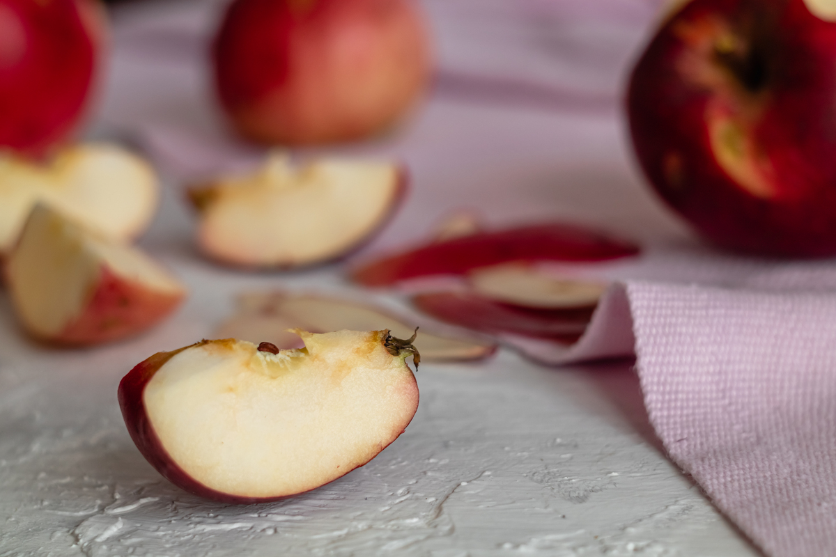 苹果肉变褐色还能吃吗？营养价值和安全问题解答