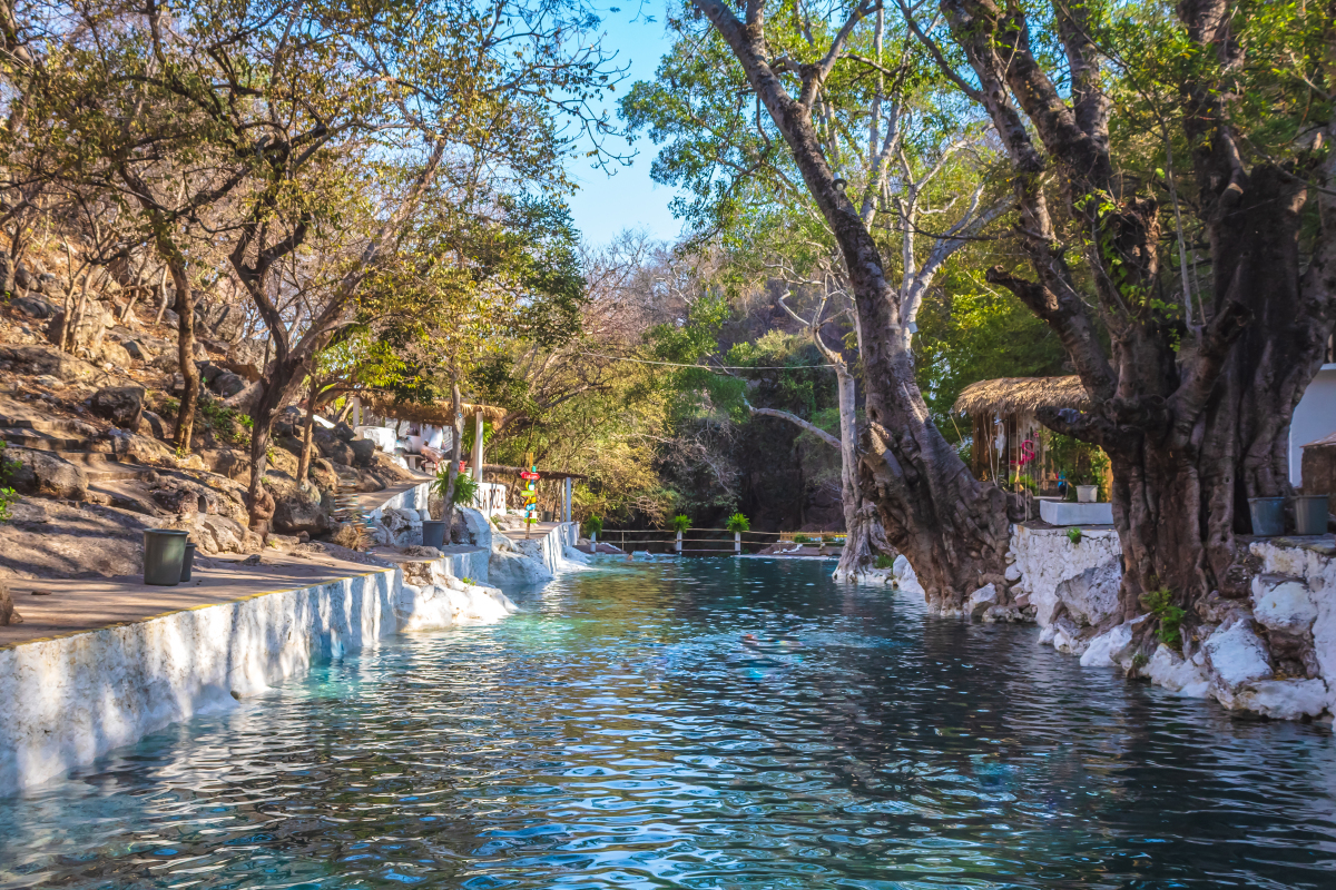 它是南京珍珠泉风景区的主要泉水,水域面积1平方千米