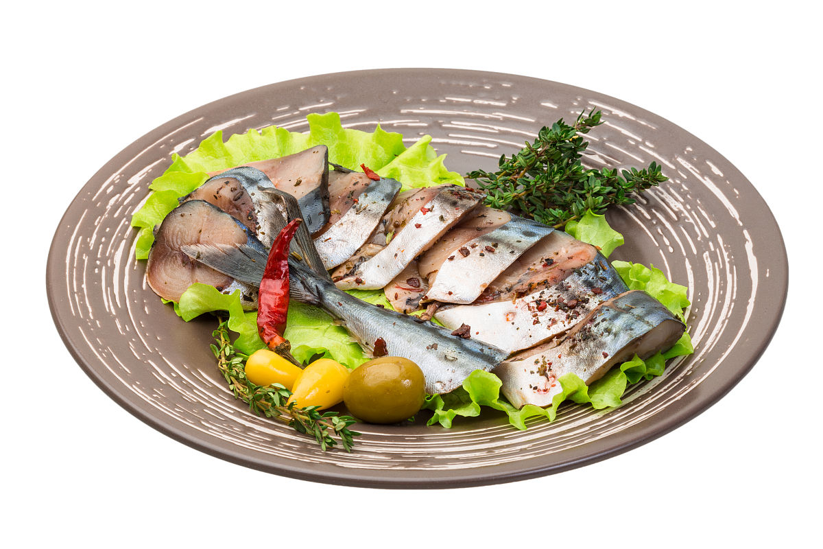 给你一组日语单词给我造2个日语短句 尽量简单 只返回json 格式如下：例句1 例句2 单词如下 喪