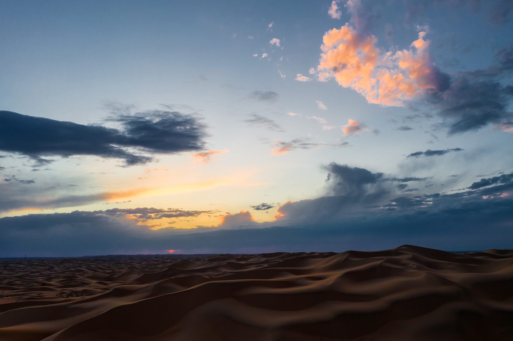 写一篇沙漠夕阳的散文诗