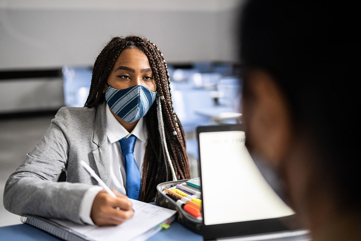 我是一名老师如何让我的学生深刻感悟科学发展观？