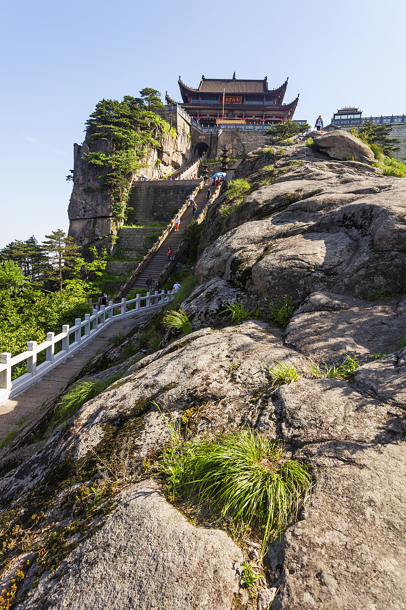 九华山之旅：古老寺庙、壮丽景色与文化遗迹