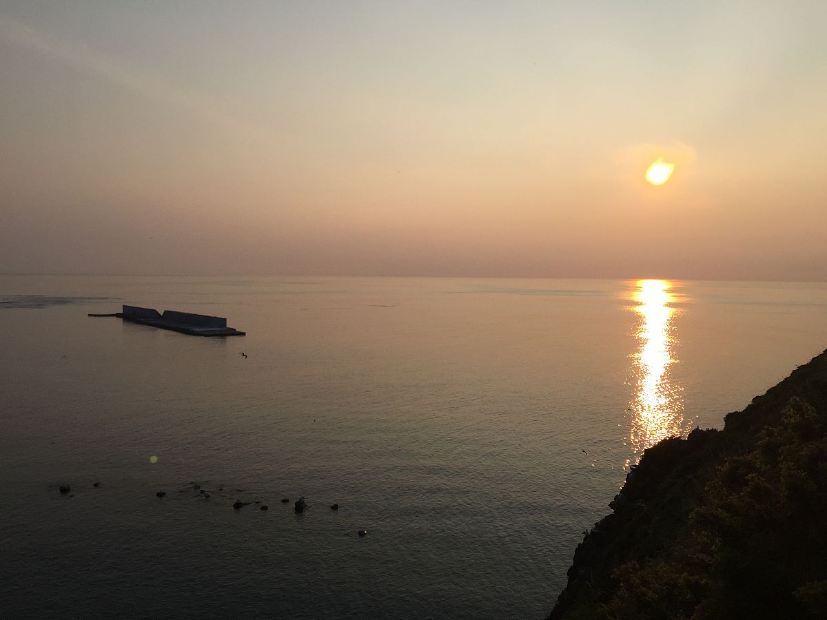 海边追日落 - 望海潮 古诗赏析及解读