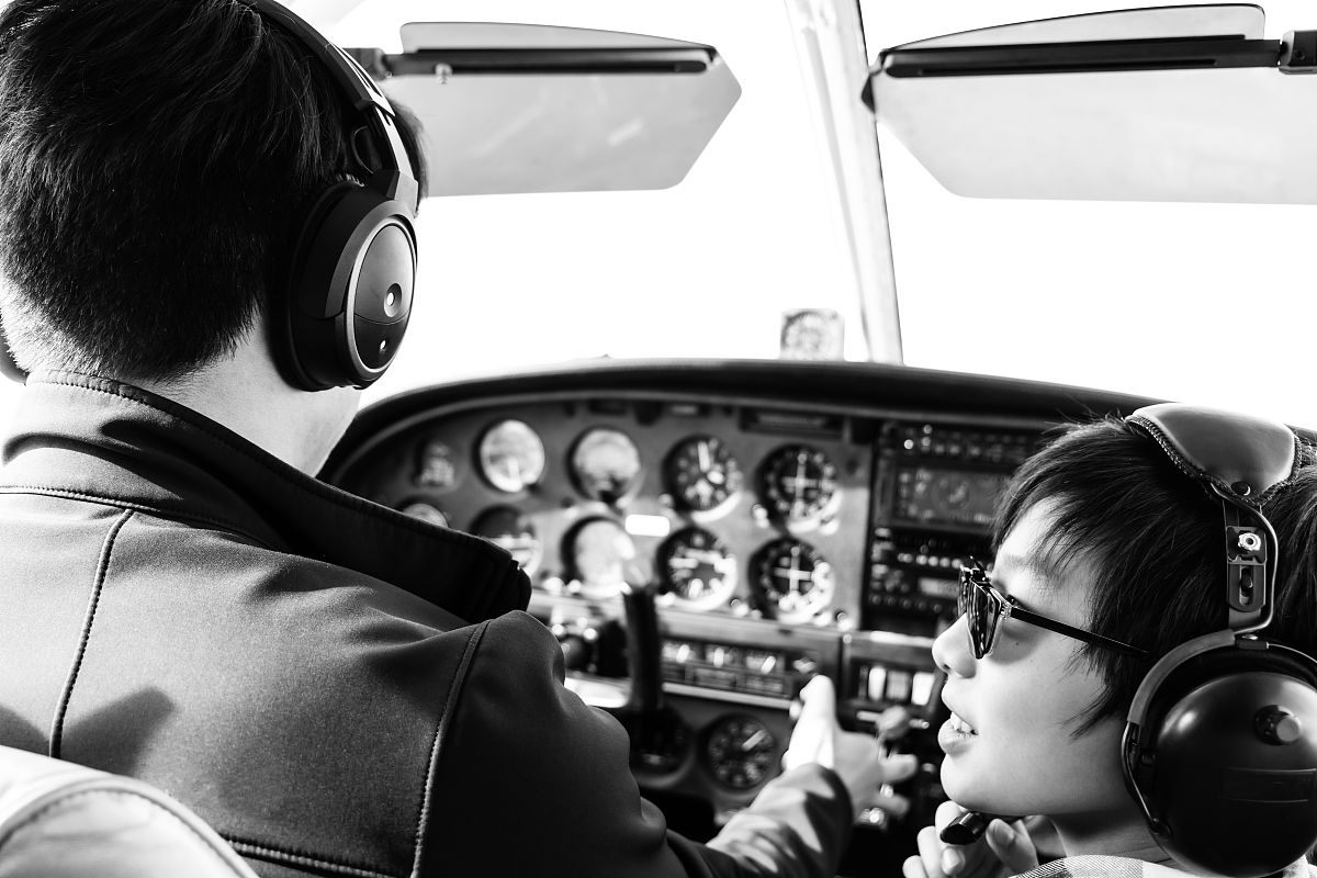 贵阳航空学校分享：近视可以读航空专业吗
