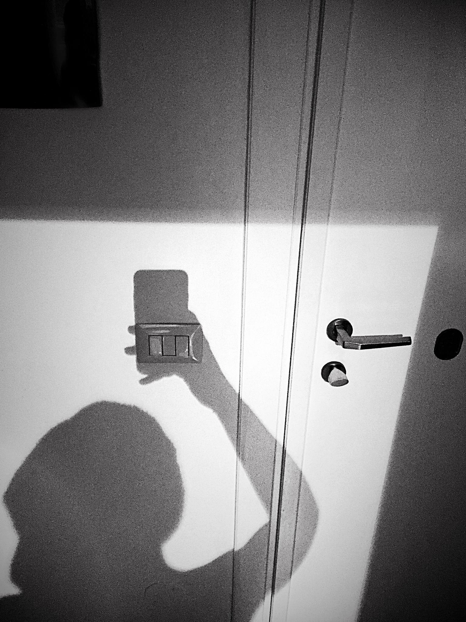 社会心理学经典实验总结：米尔格拉姆、斯坦福监狱、阿斯奇等实验揭示人类行为奥秘