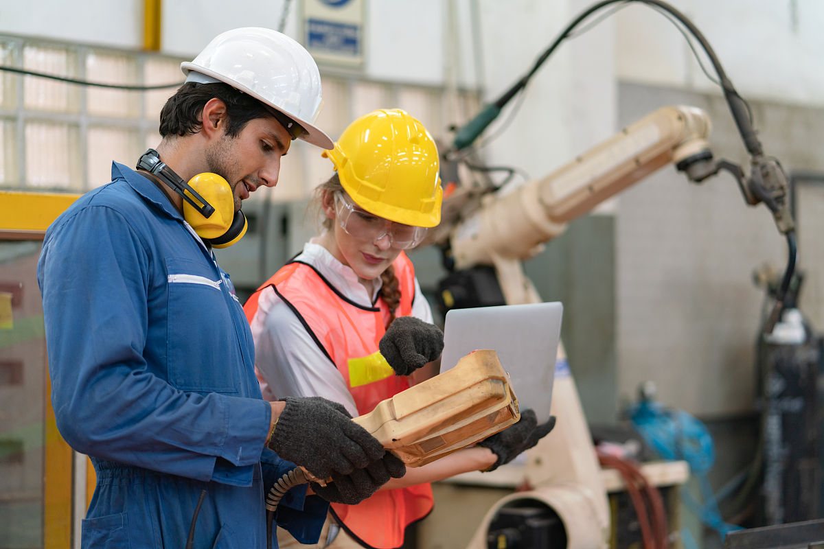 郧西职业技术学校2023年招生专业：机械制造与自动化、计算机应用技术等