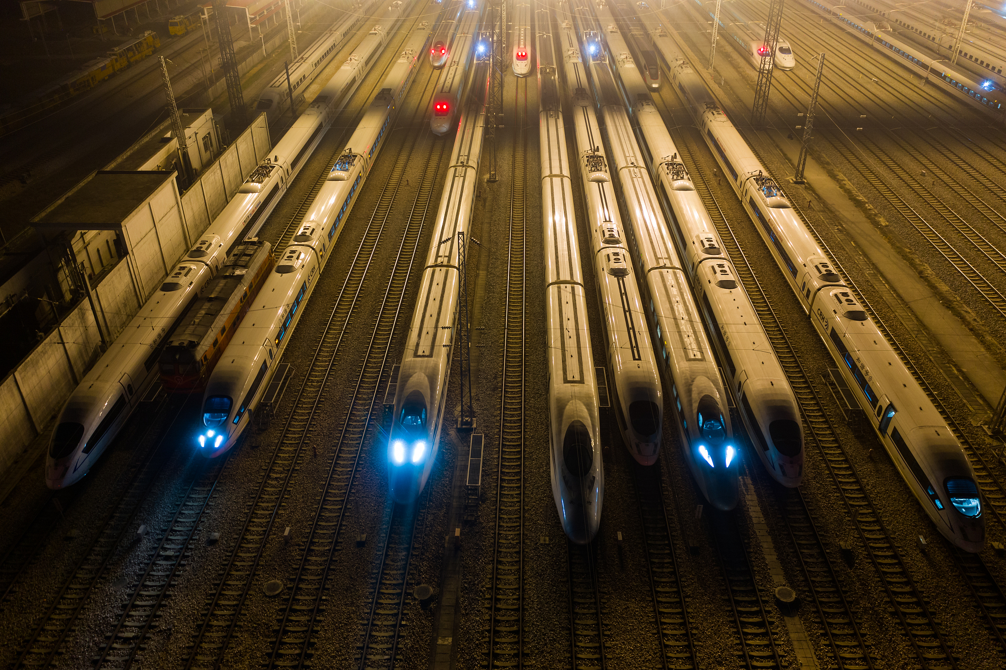 高铁对中国经济发展的深远影响 - 促进城市化、科技创新和产业升级