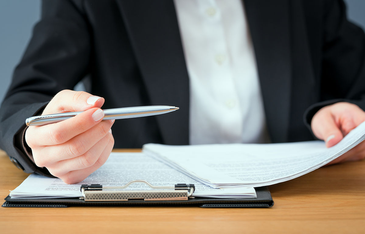 请对论文《工程施工中建筑材料的选择及质量控制策略研究》的章节4 提高建筑工程施工材料质量的对策和建议 41 加强供应商管理进行写作保证其内容合理性和逻辑性不要乱写 ：