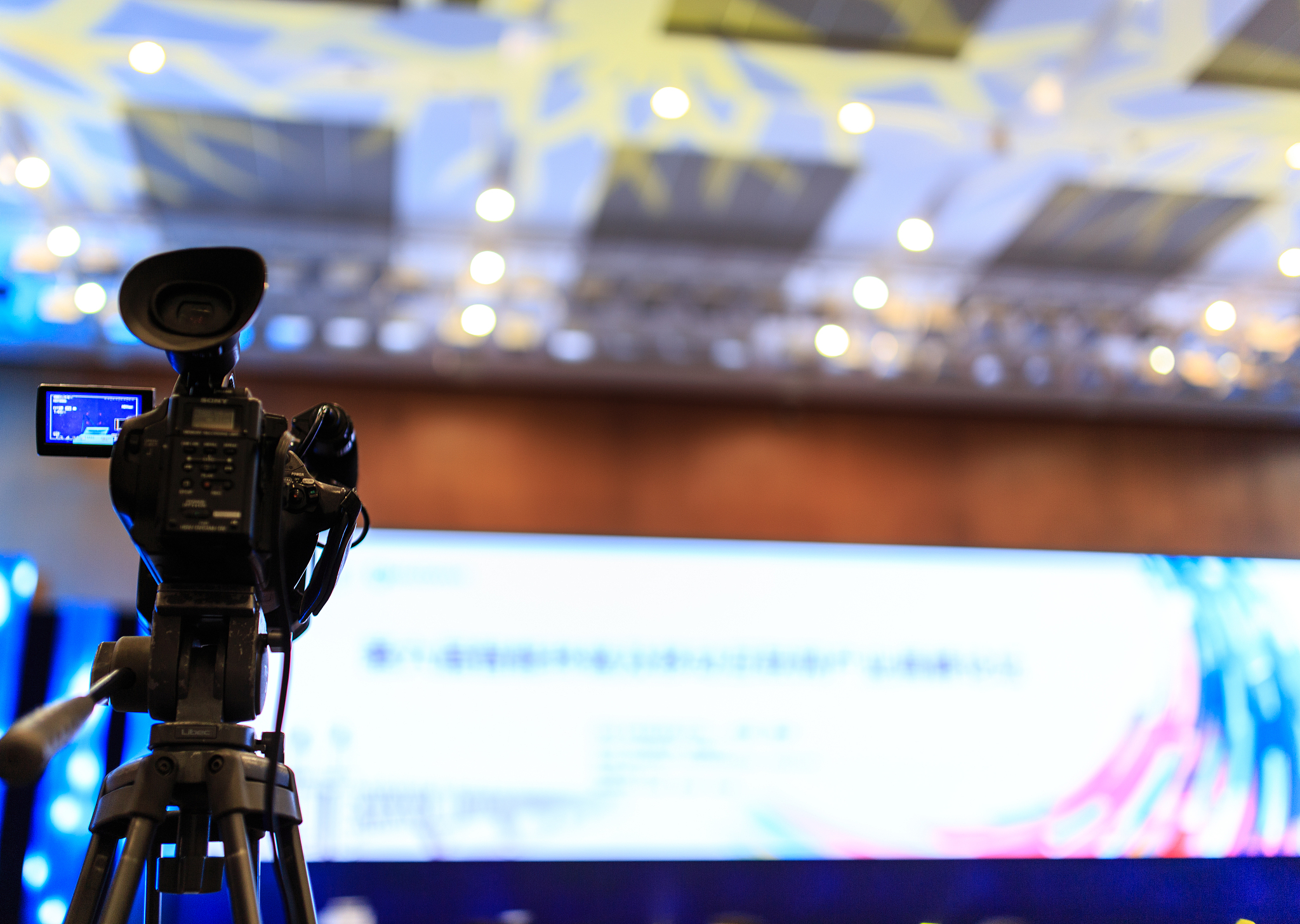 灯光师：电视台照明部门的门面，为节目增光添彩