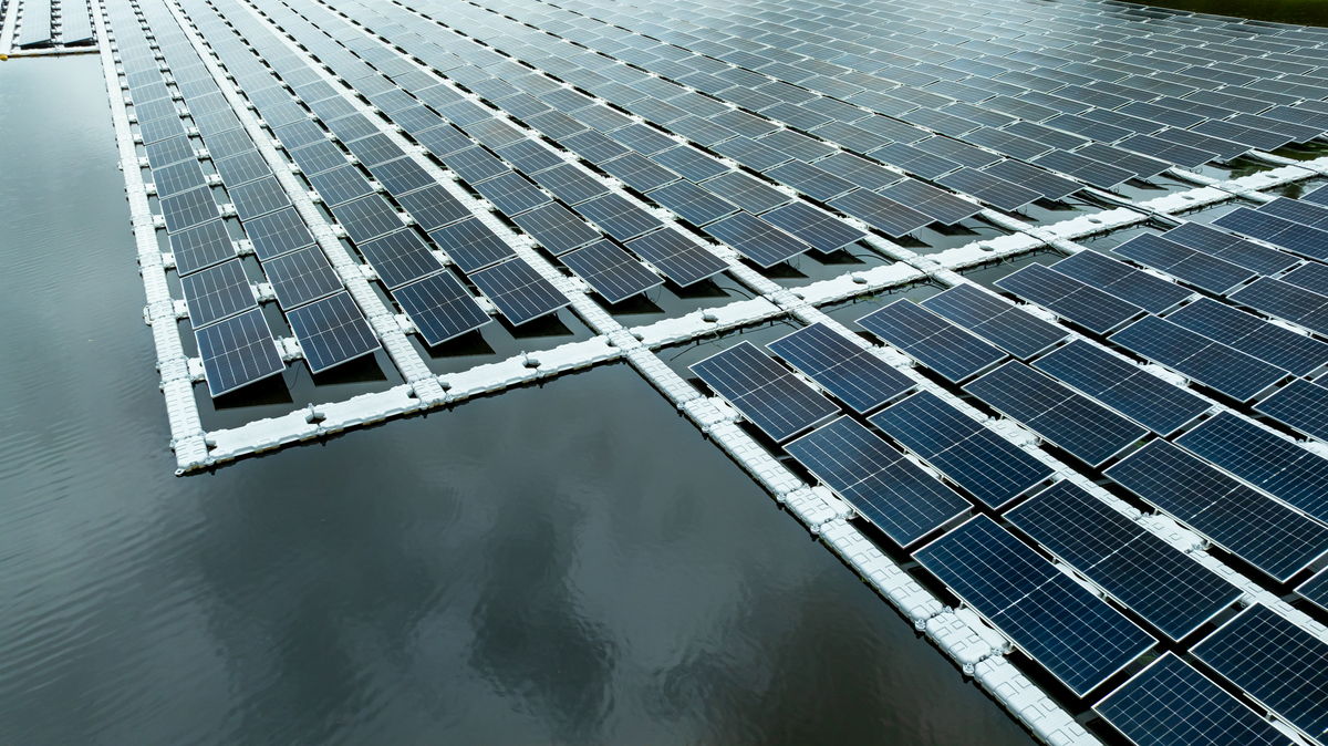 太阳能光伏发电: 原理、发展及应用前景