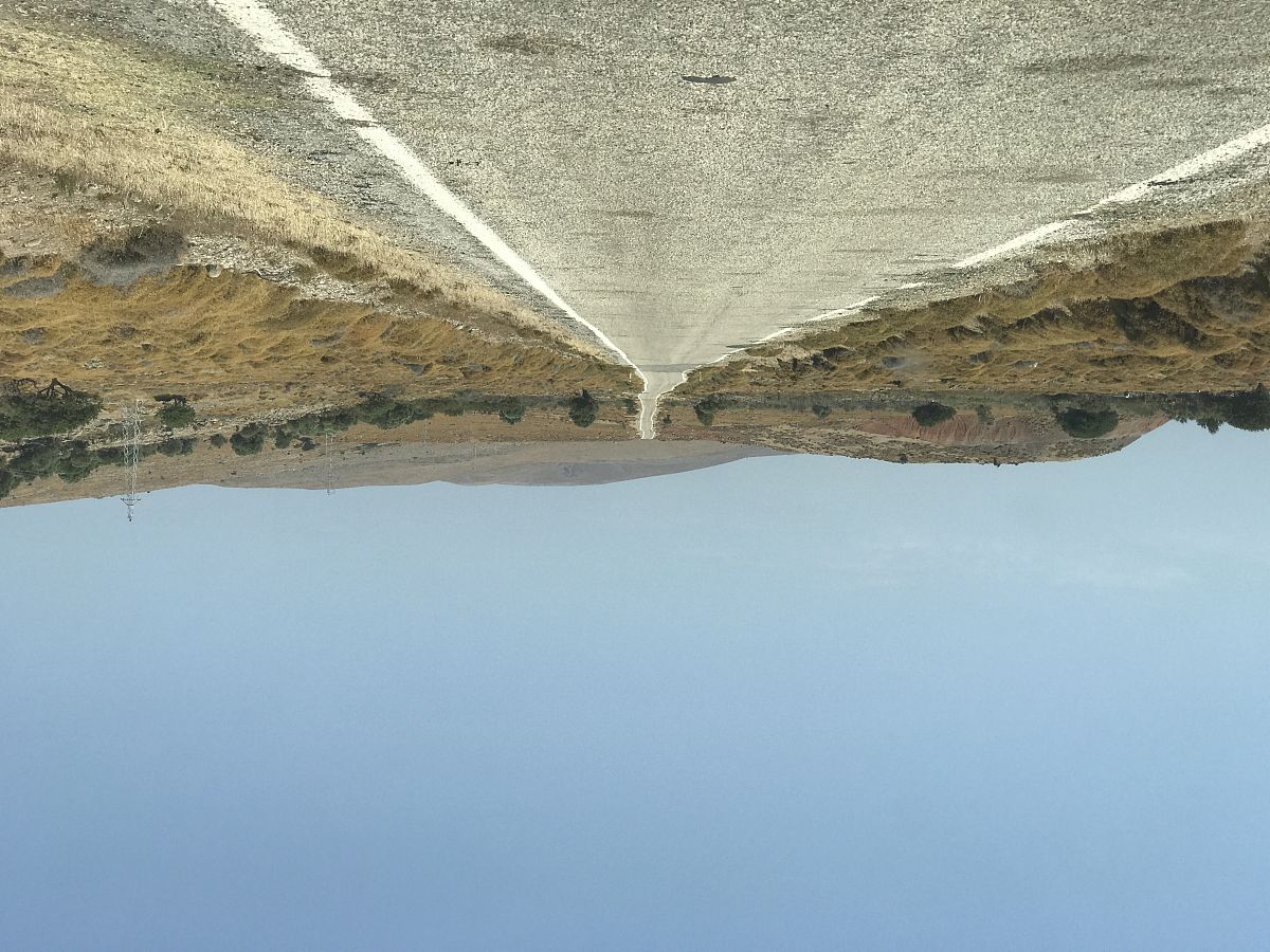 请使用1000字总结Corrosion of Wind Turbine Materials A Review of the Literature