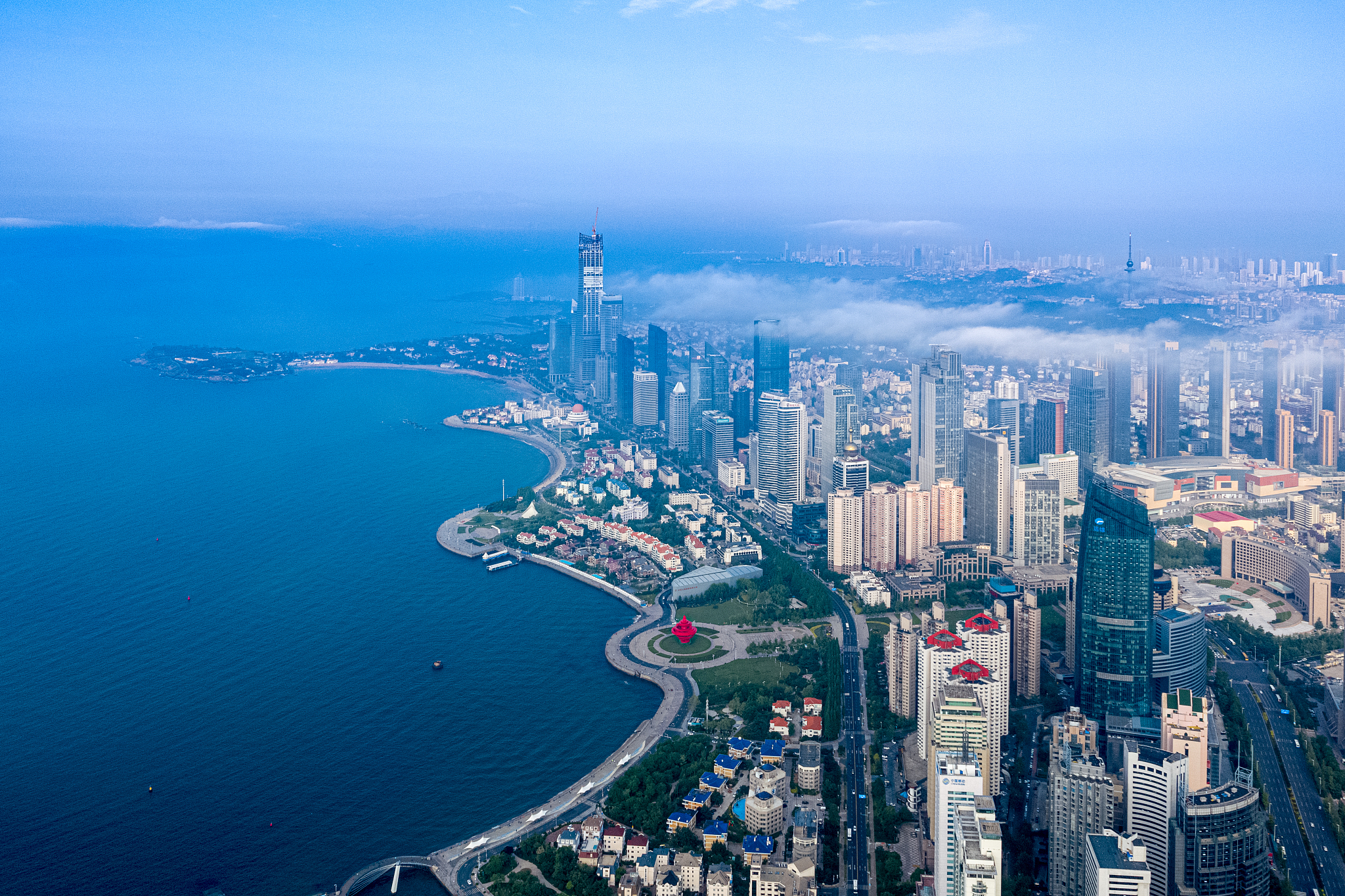 请写一下1000字左右的青岛市的生态文化历史及资源