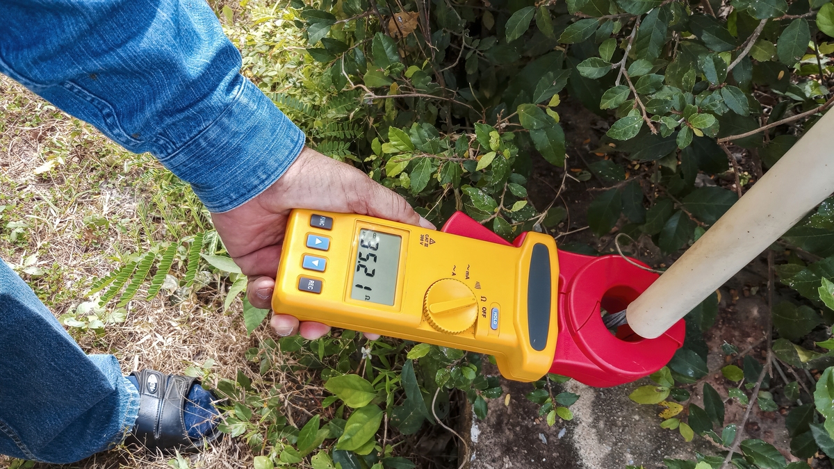 接地电阻测试仪：验光伏地线的专用仪器