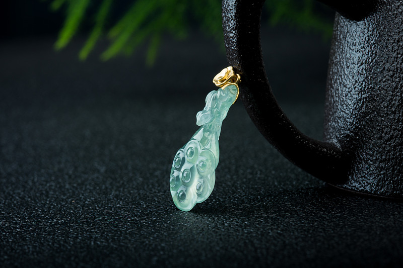 定情玉佩：爱情的信物，文化的传承