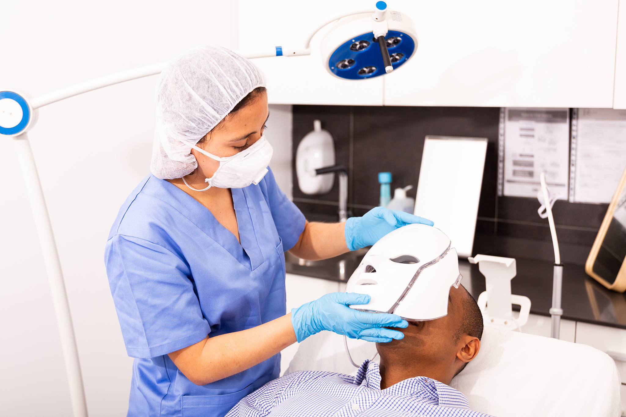 分析下面数据什么商品更适合他们购买男性：80女性：20年龄段：30-40岁地域：广州在线时间：晚上8点