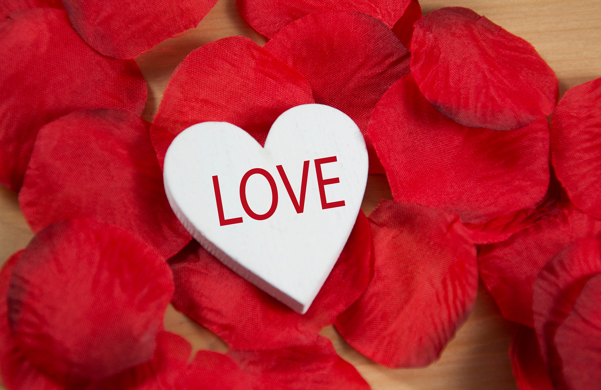 甜蜜的回复：‘我刚洗完澡，看到你的短信就笑了’