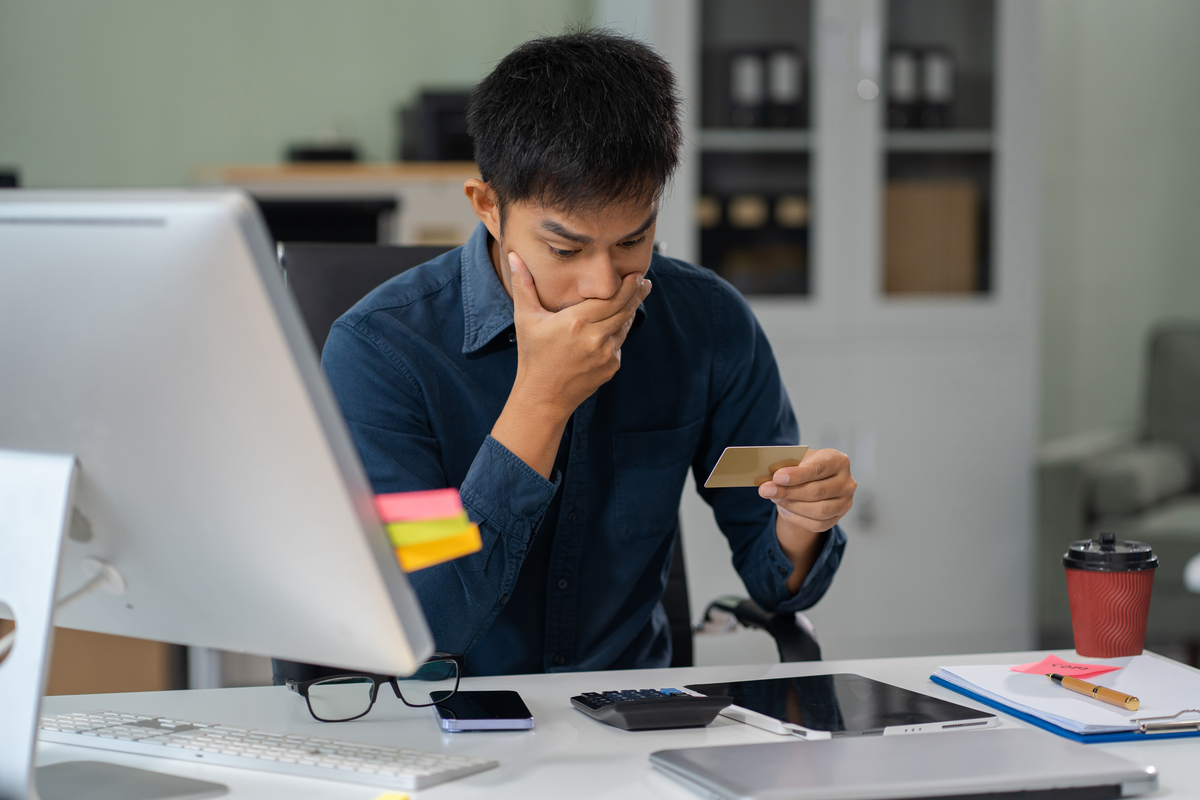 负债男人如何对待感情？ - 深入解读