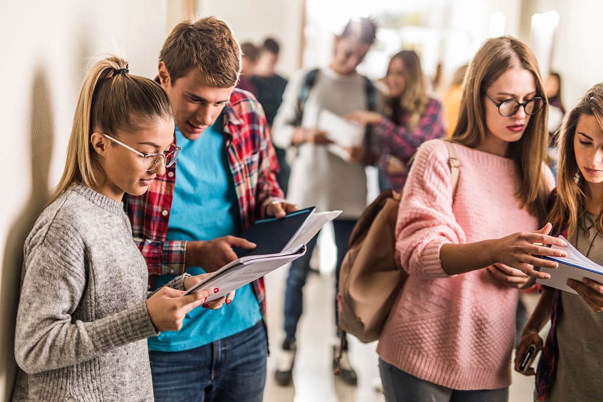 大学生自我成长报告1500字 - 学习、实践、思想的提升