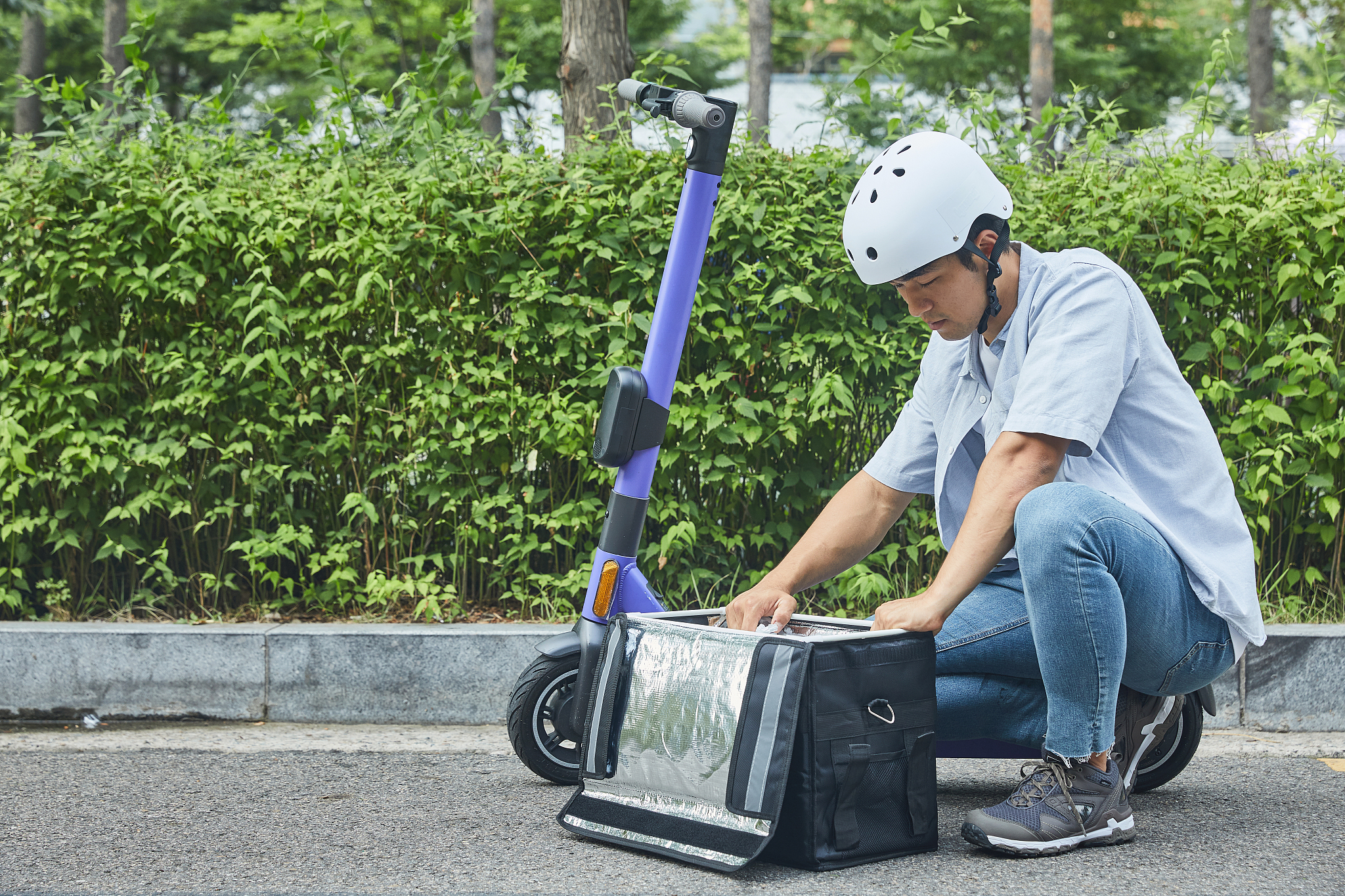 male, delivery, deliveryman, connection, electric scooter, bulle