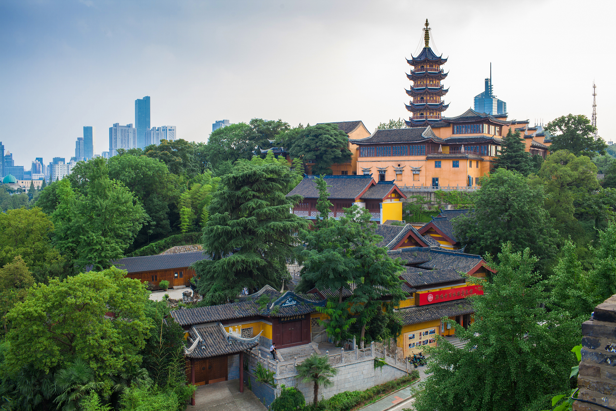 江苏南京:夏日古鸡鸣寺